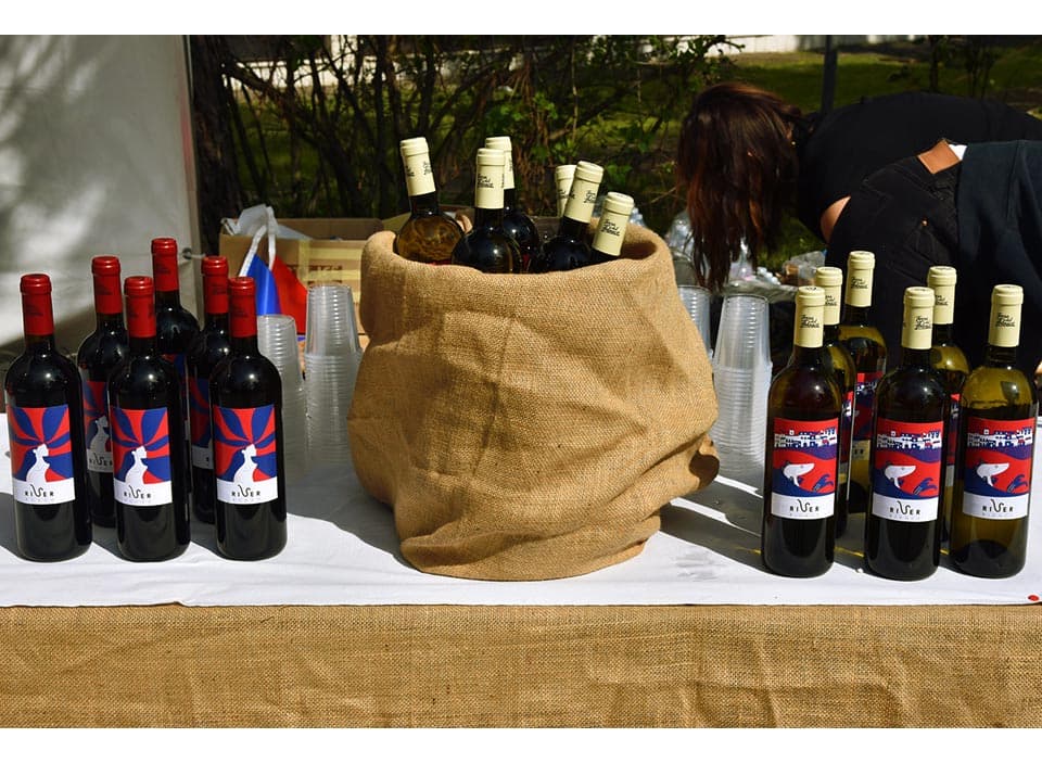 River 2018 wine label